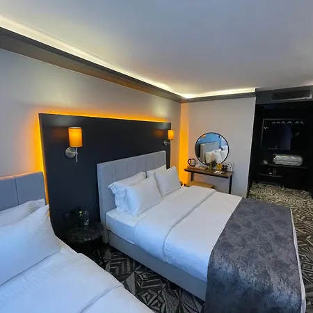 Weingart Hotel 4*