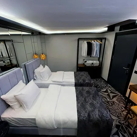 Weingart Hotel 4*