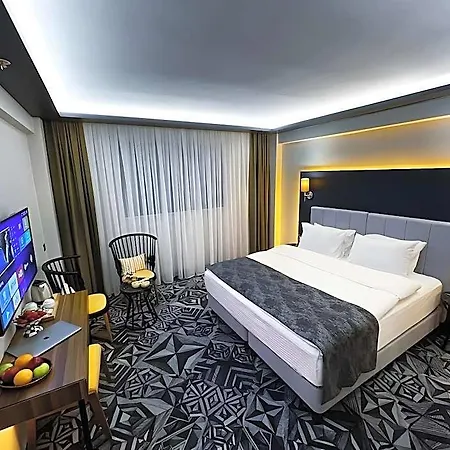 Weingart Hotel 4*