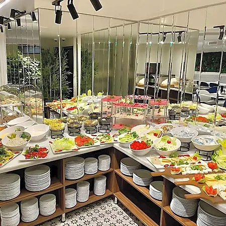 Weingart Hotel 4*