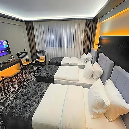 Weingart Hotel 4*