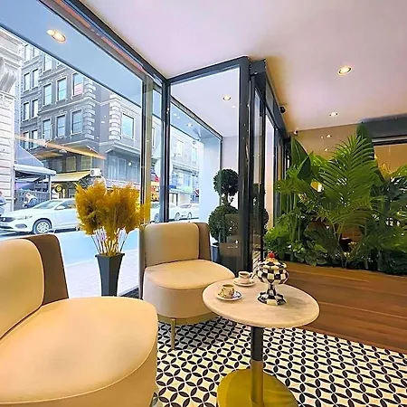 Weingart Hotel 4*