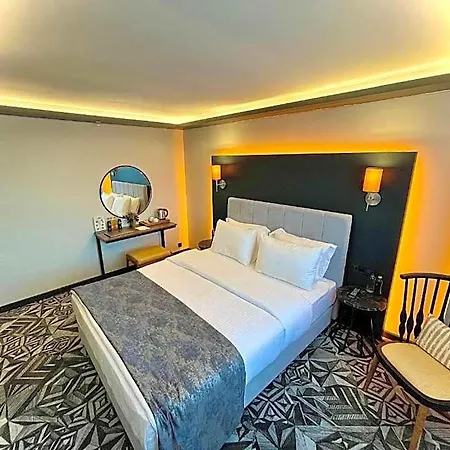 Hotel Weingart 4*