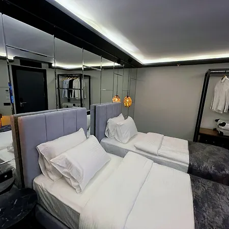 Weingart Hotel 4*