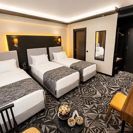 Weingart Hotel 4*