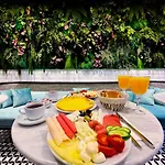 Hotel Weingart 4*